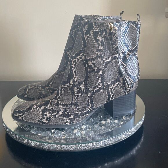 Old navy Faux snake skin autumn heeled ankle boots size 10 zip up booties - Picture 4 of 10